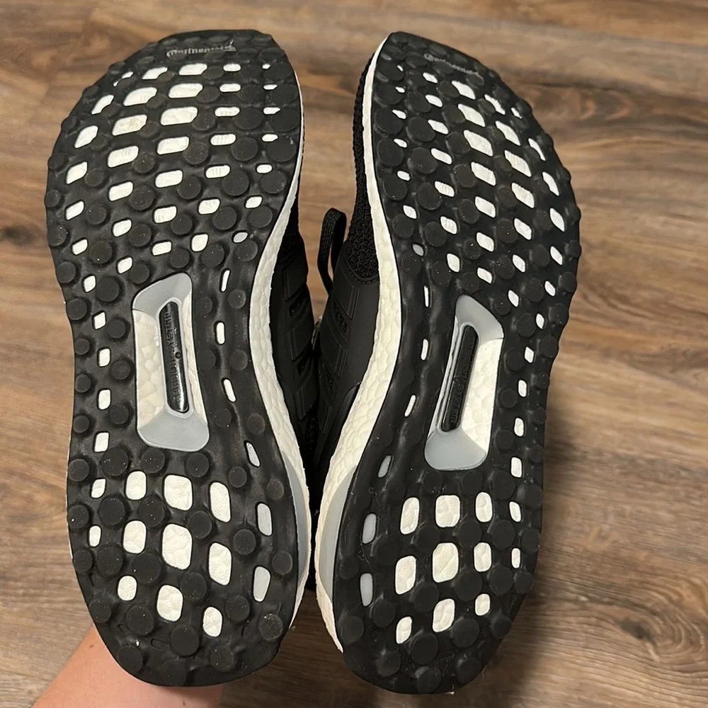 Adidas Women’s Ultraboost sneaker - Picture 5 of 6